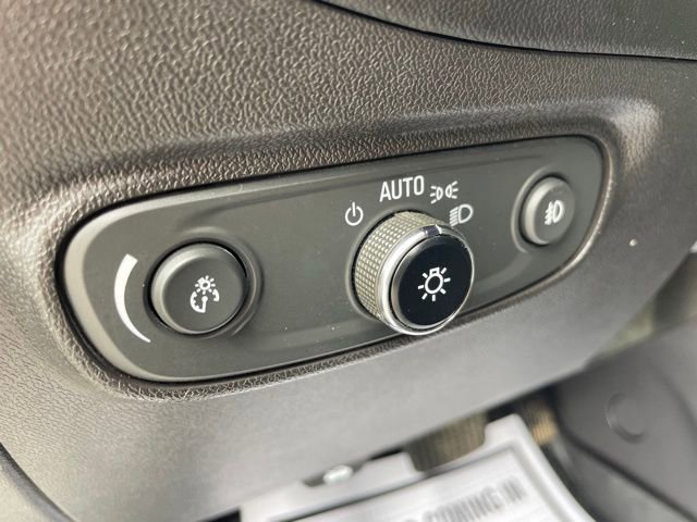 Used 2023 Chevrolet Equinox Premier image 18