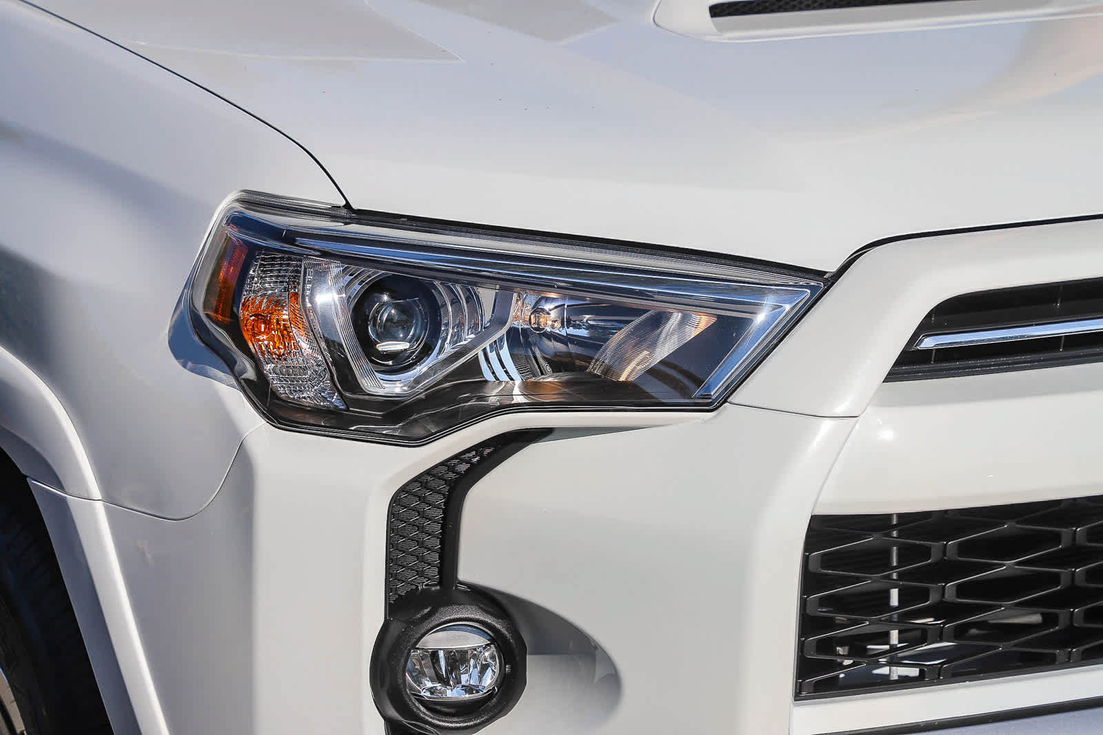 Used 2024 Toyota 4Runner TRD Off-Road Premium w/ Off Road Premium Plus Package AWD/4WD image 4