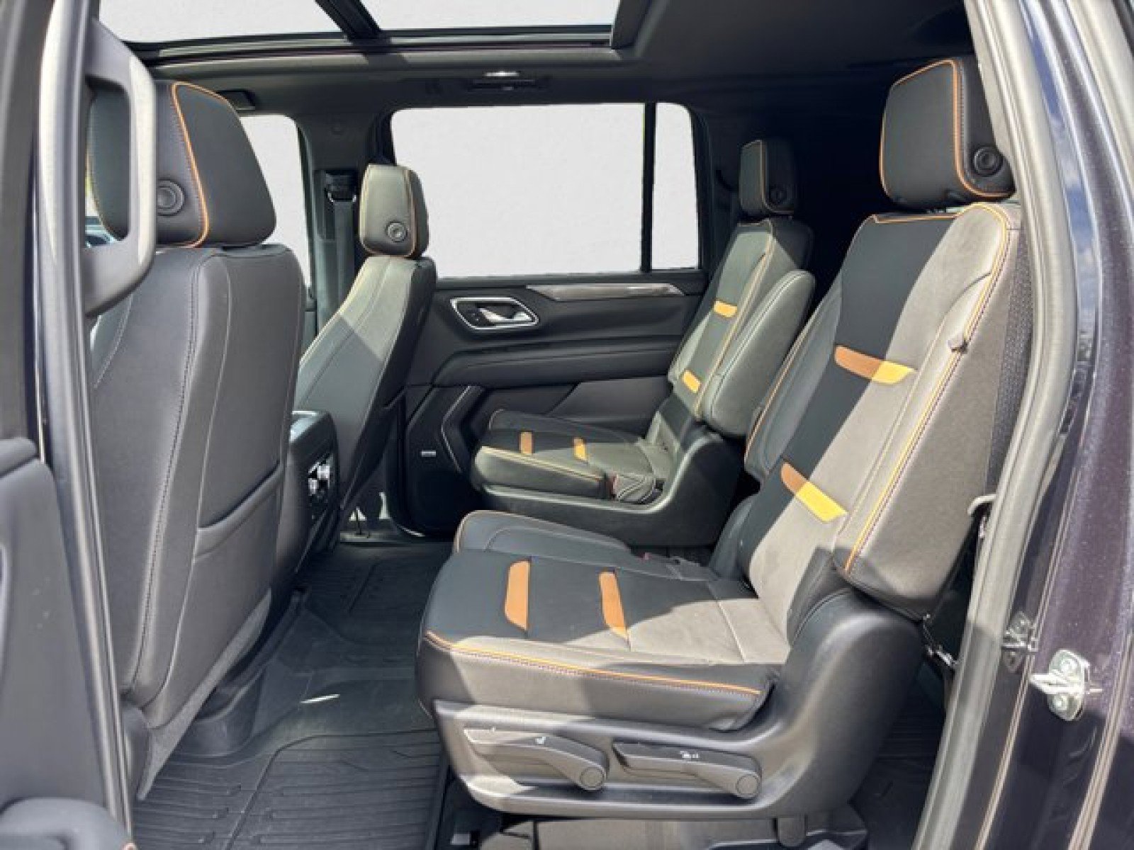 Used 2023 GMC Yukon XL AT4 w/ AT4 Premium Plus Package image 18