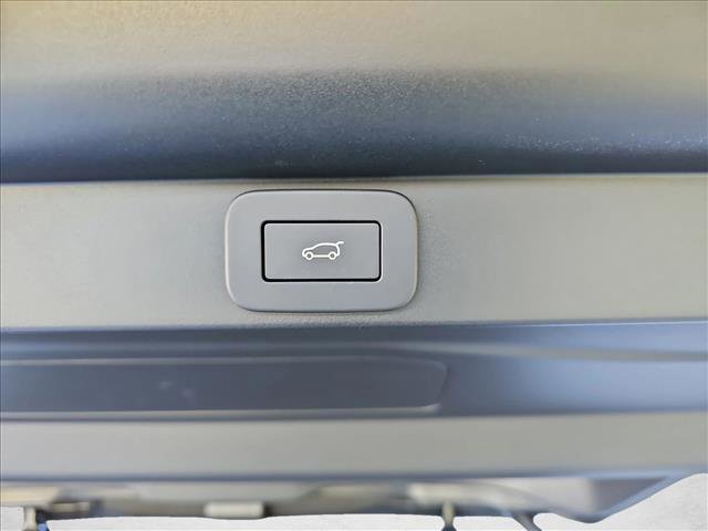 New 2025 Land Rover Range Rover SE image 13