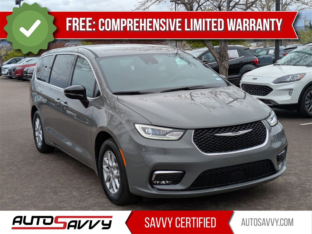 Used 2025 Chrysler Pacifica Select