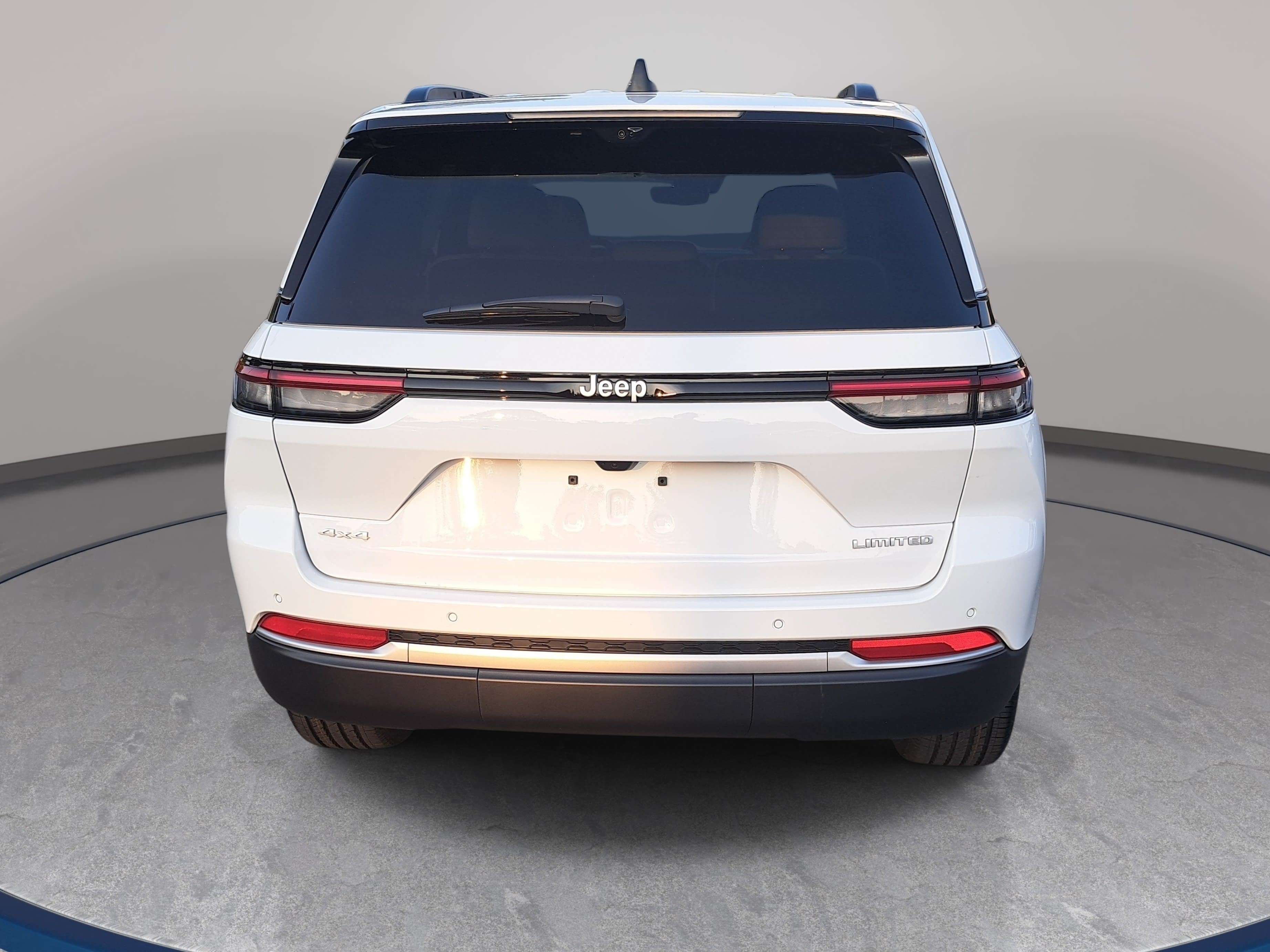 New 2026 Jeep Grand Cherokee Limited w/ Luxury Tech Group II AWD/4WD image 6
