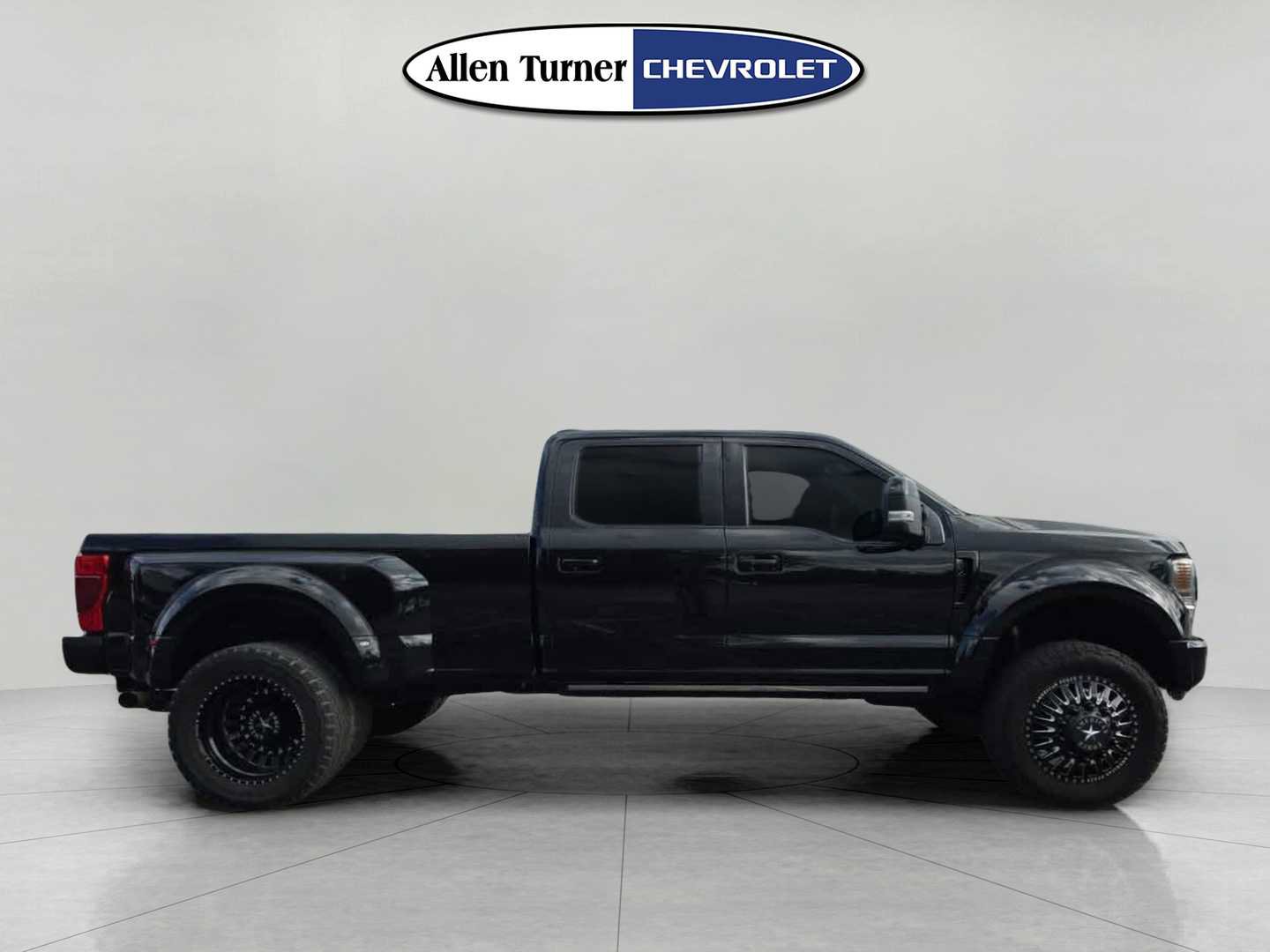 Used 2022 Ford F450 Platinum w/ FX4 Off-Road Package image 3