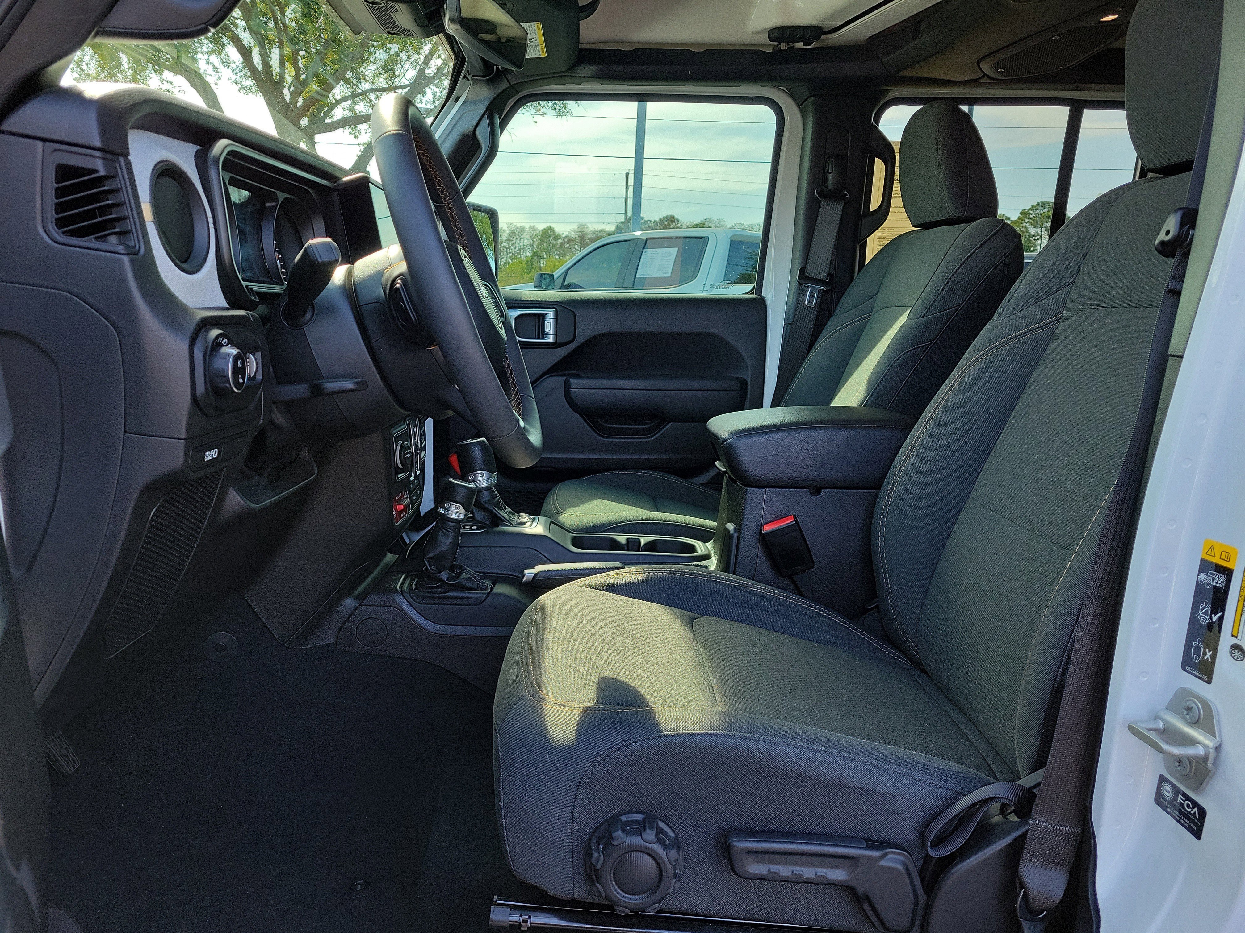 Used 2024 Jeep Gladiator Willys image 14