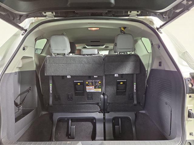 Used 2021 Toyota Sienna XLE w/ XLE Plus Package FWD image 33