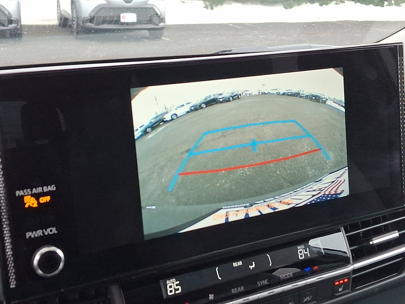 Used 2025 Toyota Sienna XLE image 19