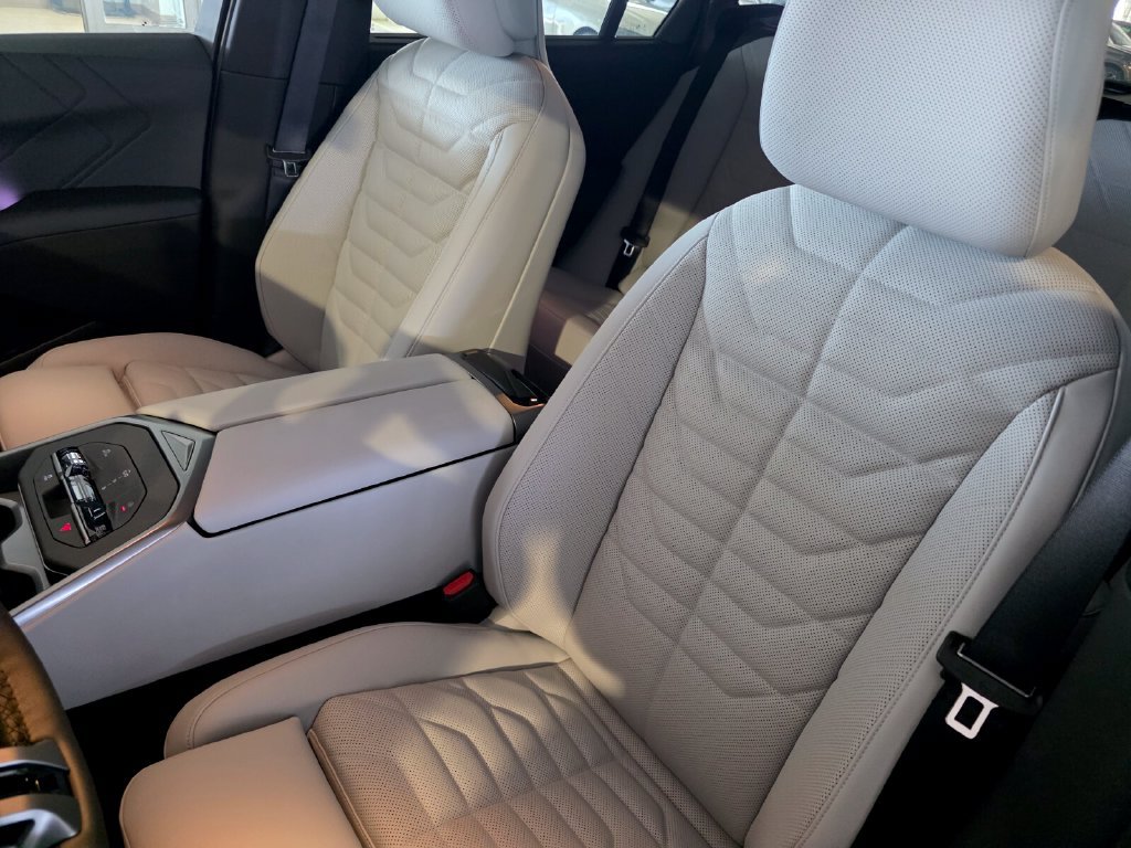 New 2027 BMW X5 xDrive40i w/ Climate Package AWD/4WD image 9