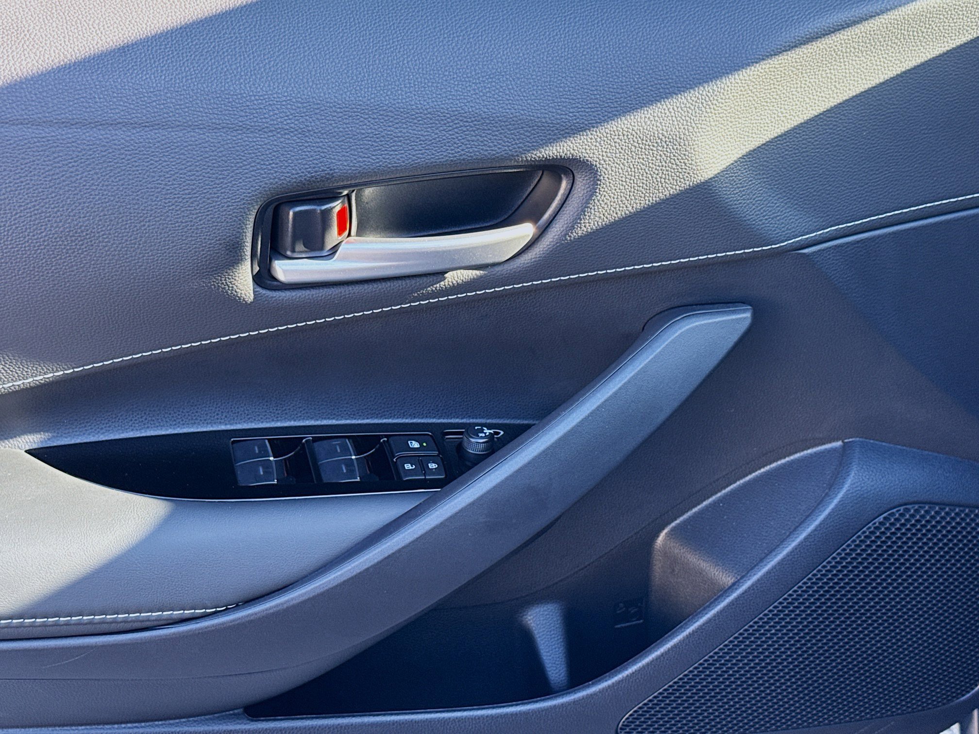 Used 2025 Toyota Corolla SE image 16