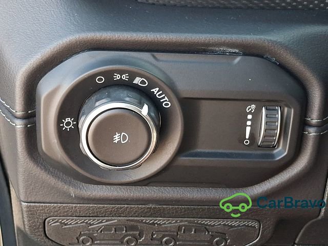 Used 2025 Jeep Wrangler Unlimited Rubicon AWD/4WD image 24