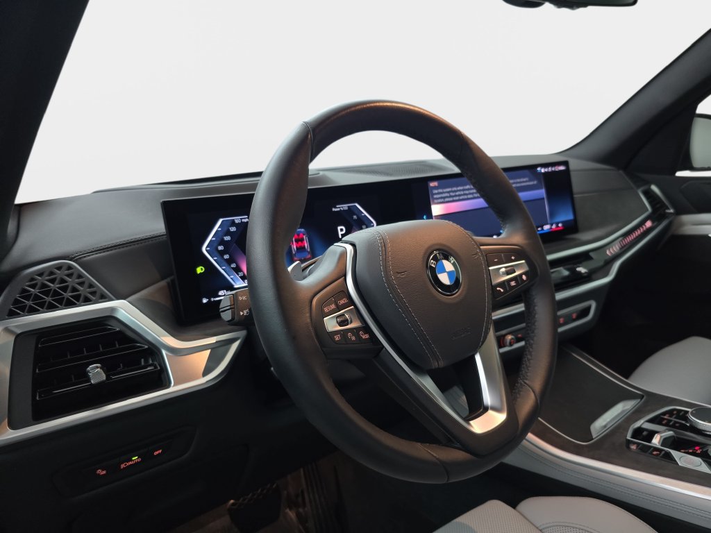 Used 2025 BMW X5 xDrive40i AWD/4WD image 12