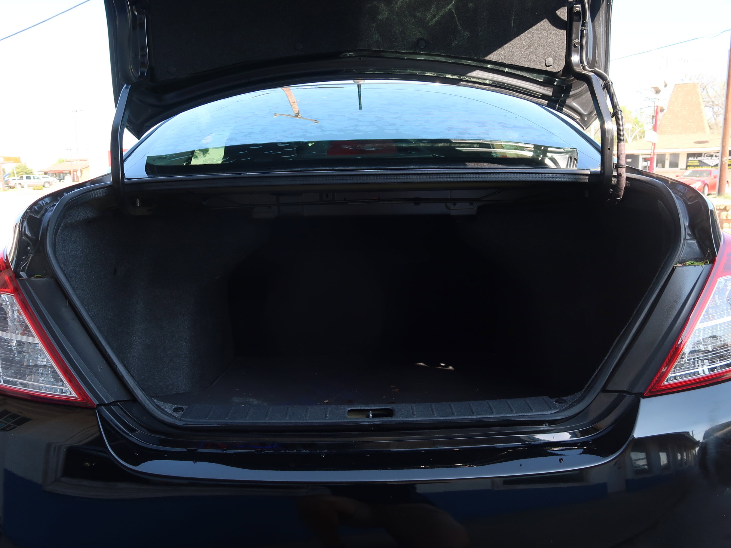 Used 2018 Nissan Versa S image 31