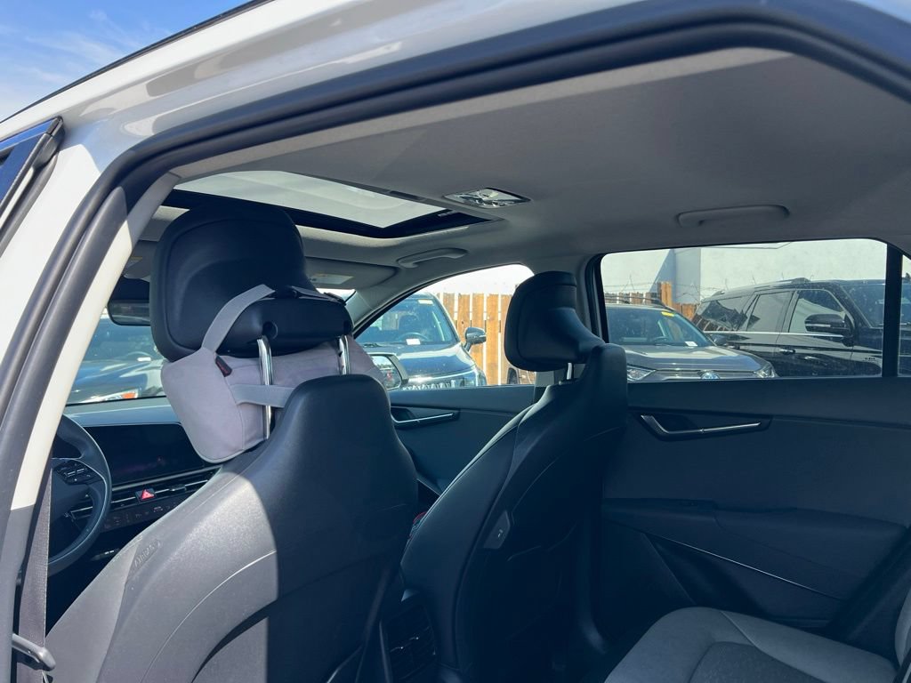 Certified 2024 Kia Niro FWD image 13