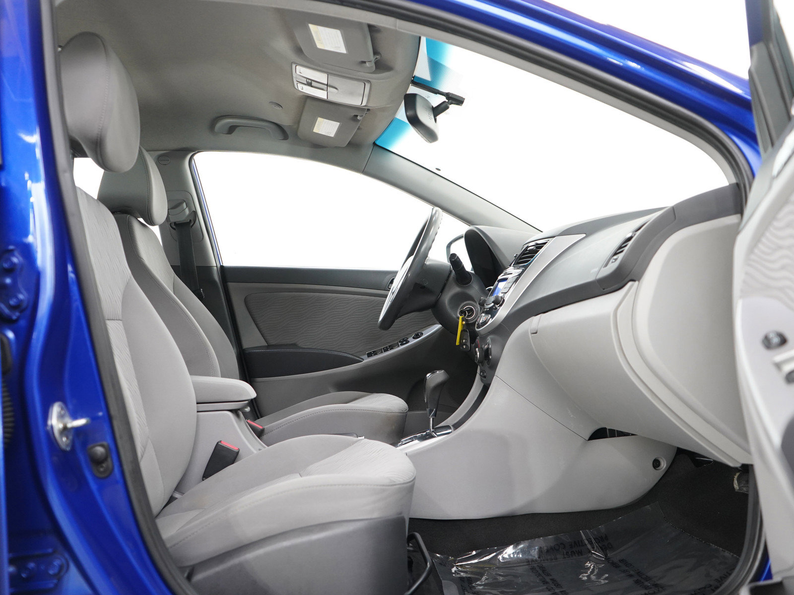Used 2013 Hyundai Accent GLS w/ Premium Pkg FWD image 11