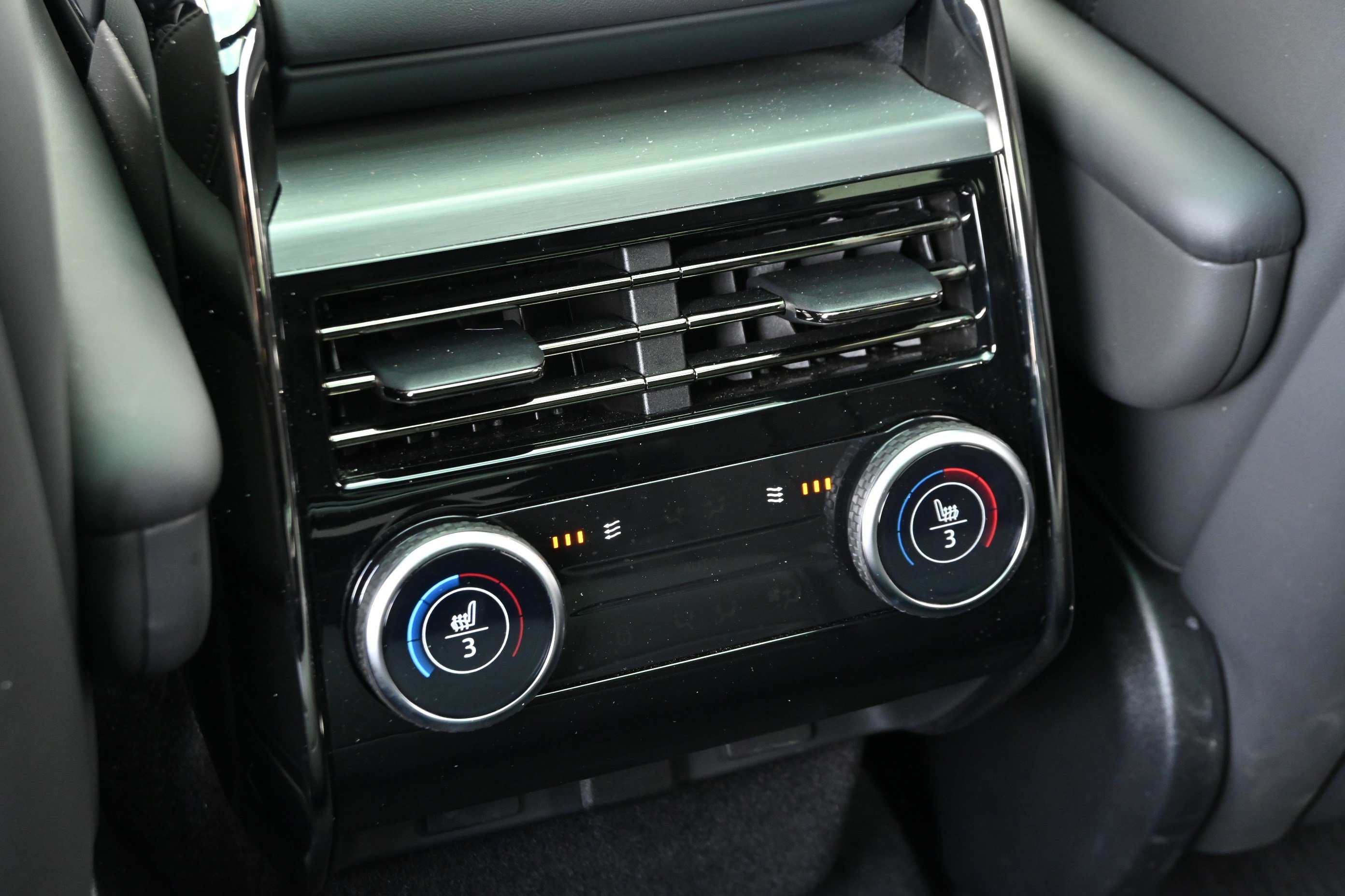 Used 2025 Land Rover Range Rover Sport SE AWD/4WD image 25