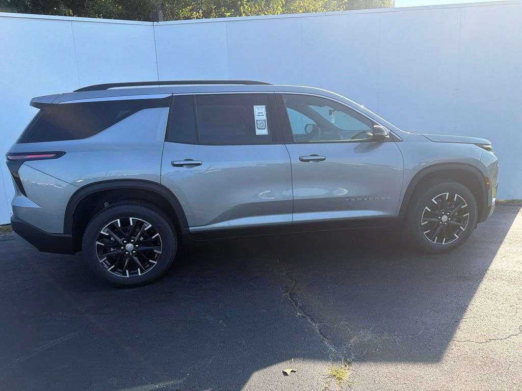 New 2026 Chevrolet Traverse LT w/ Sun and Wheel Package AWD/4WD image 3