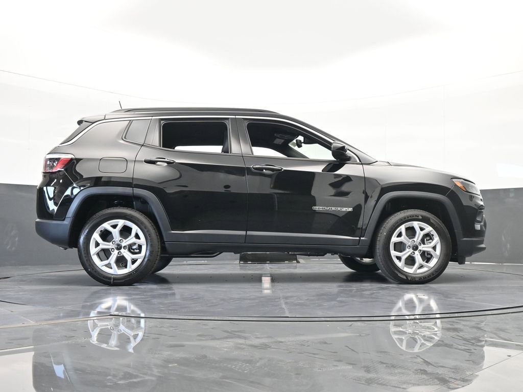 Used 2025 Jeep Compass Latitude image 54