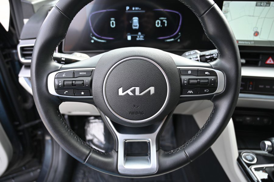 Used 2023 Kia Sportage EX image 23