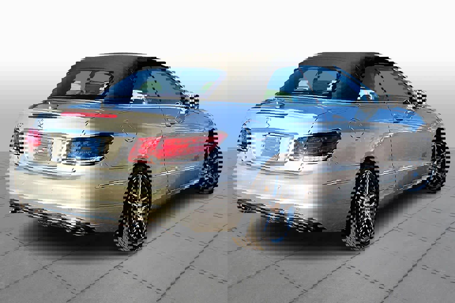 Used 2015 Mercedes-Benz E 400 Cabriolet image 11