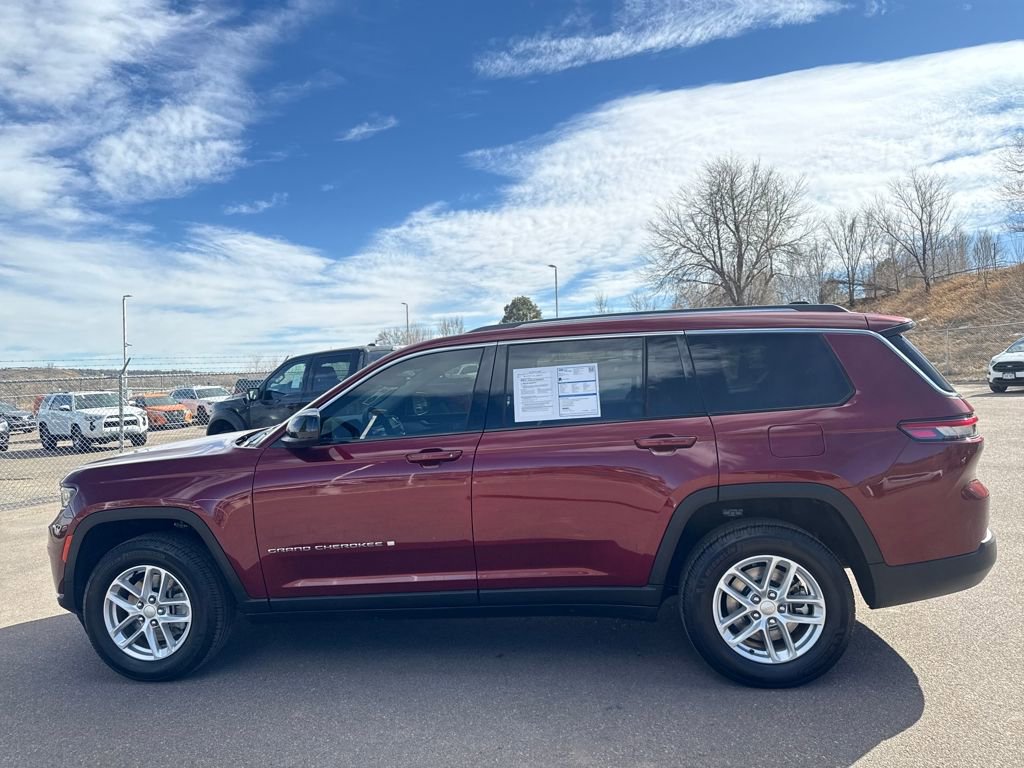 Used 2023 Jeep Grand Cherokee L Laredo image 4