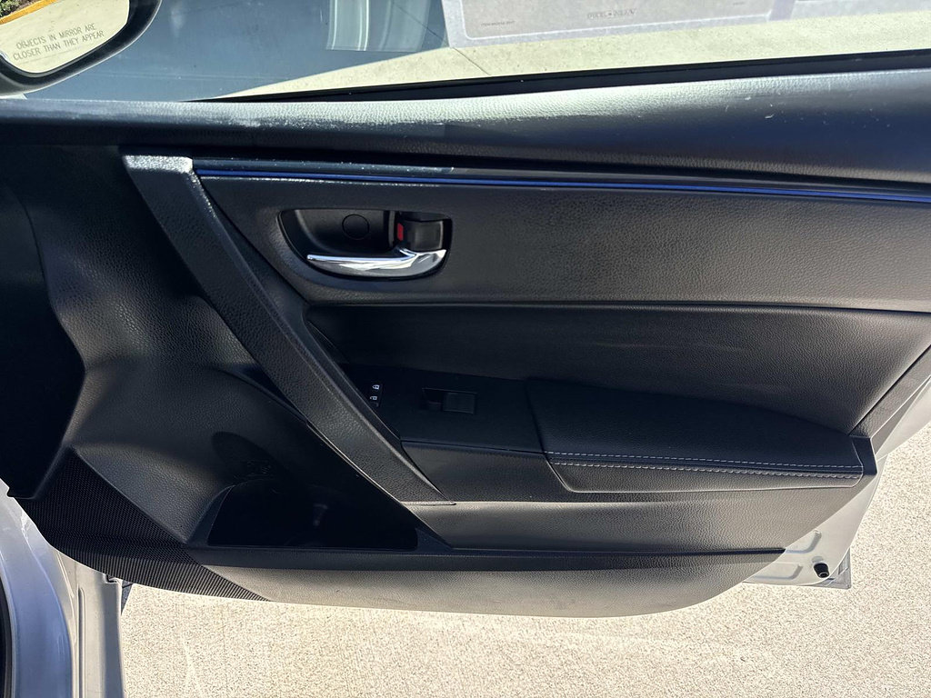 Used 2017 Toyota Corolla SE w/ SE Premium Package FWD image 21