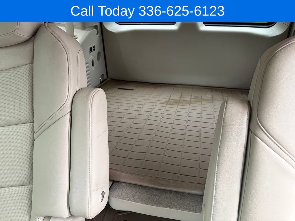 Used 2017 Cadillac Escalade Premium Luxury AWD/4WD image 25