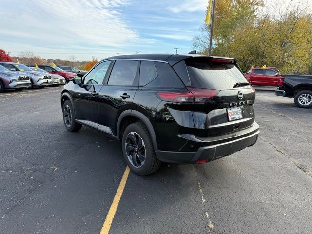 Used 2024 Nissan Rogue SV image 8