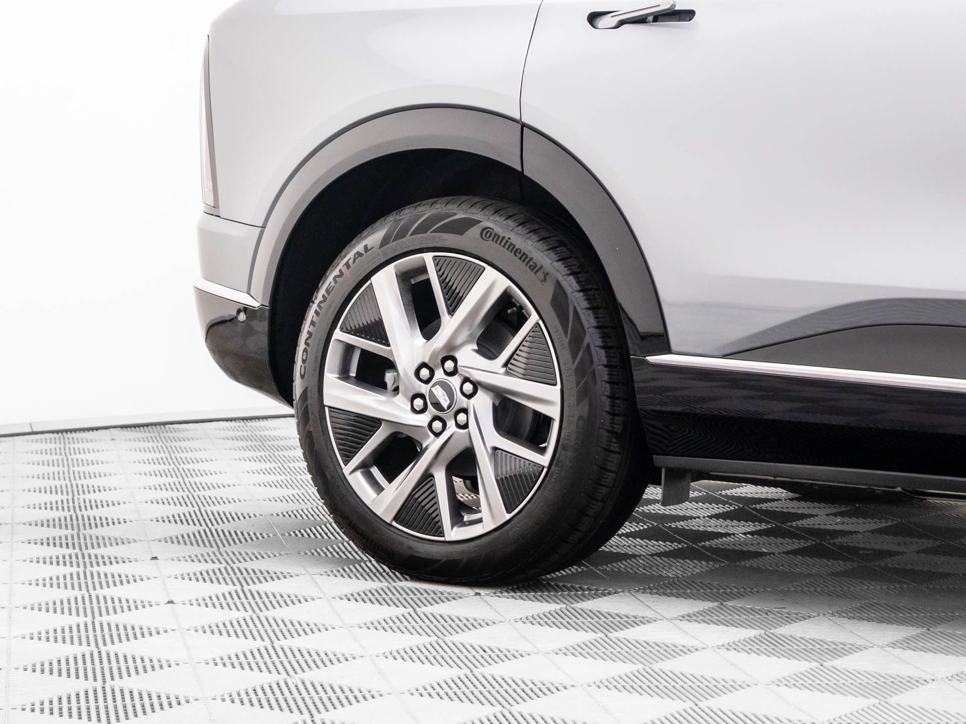 New 2026 Cadillac Optiq Luxury 1 image 33