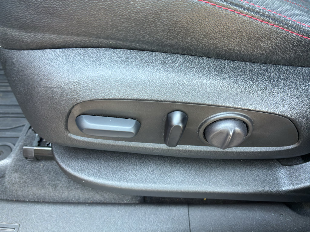 Used 2023 Chevrolet Equinox RS FWD image 22