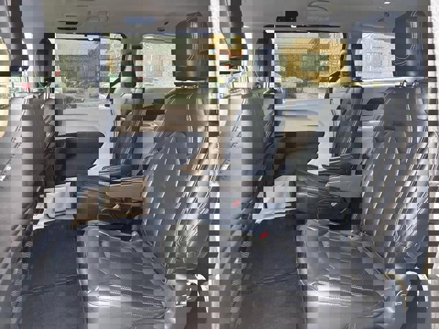 Used 2023 Chrysler Pacifica Touring-L image 11