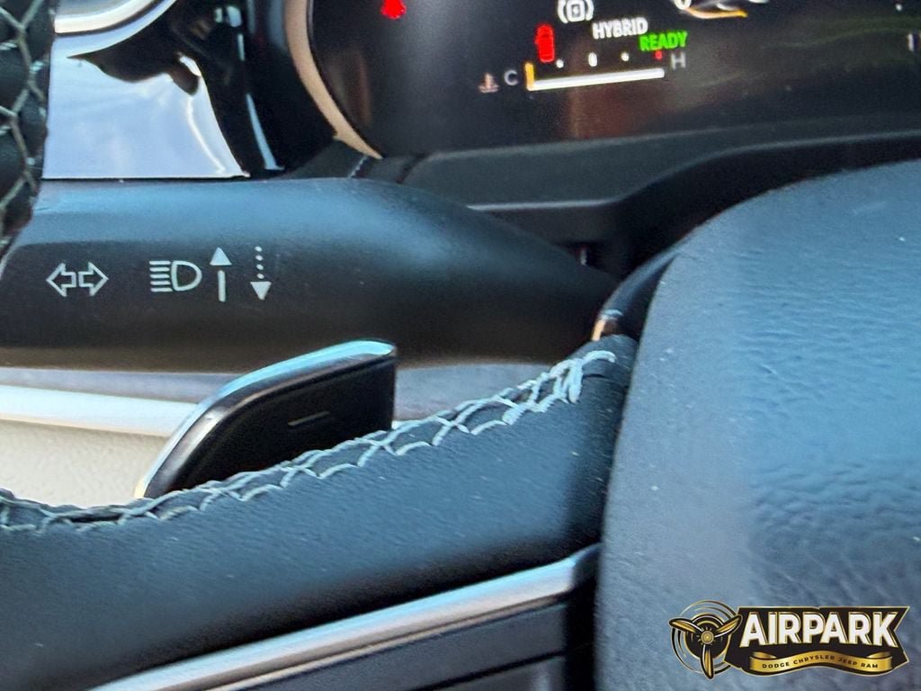 New 2023 Jeep Grand Cherokee 4WD 4xe w/ Luxury Tech Group II image 24