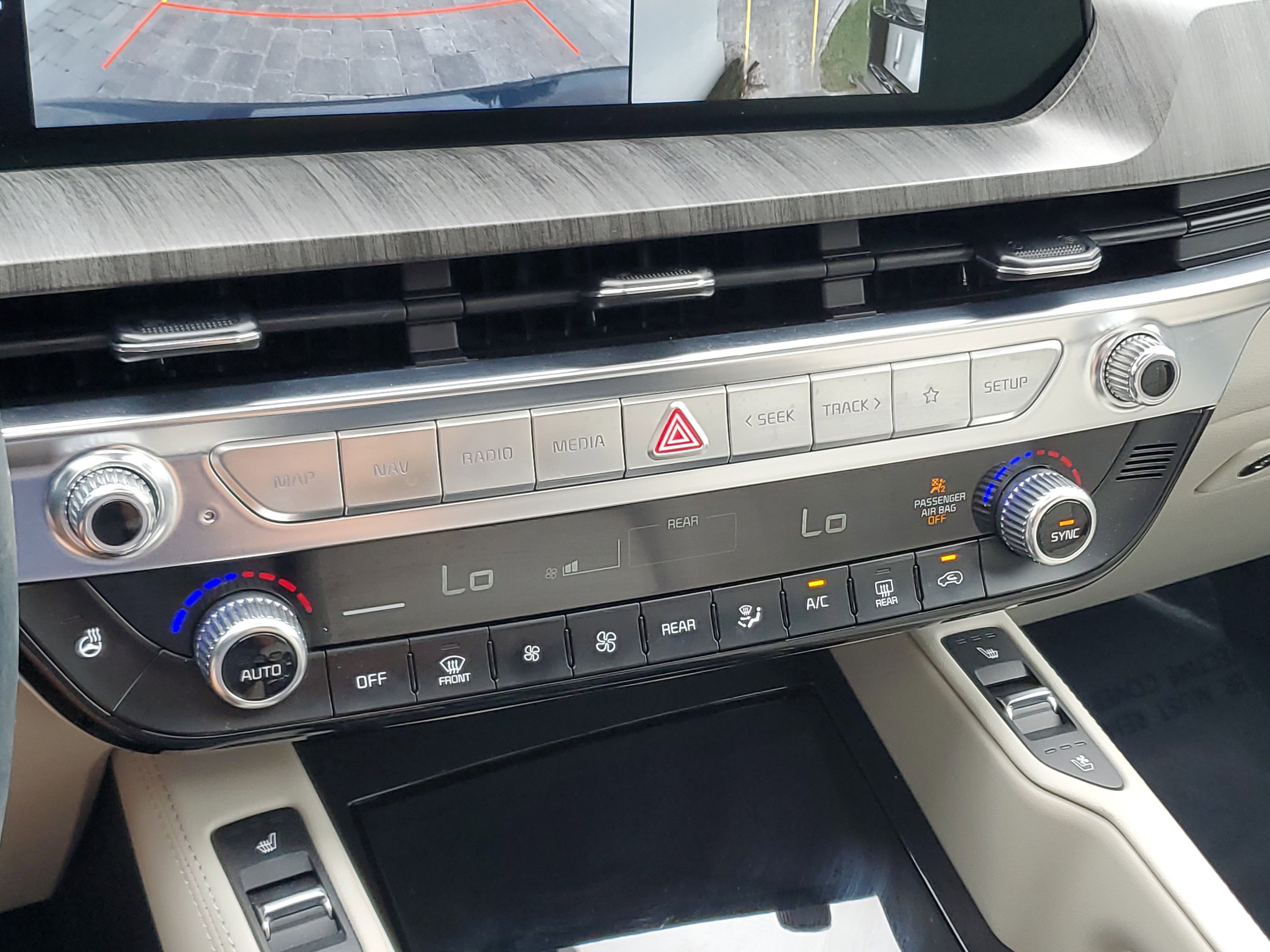 Used 2024 Kia Telluride SX Prestige w/ Towing Package image 31