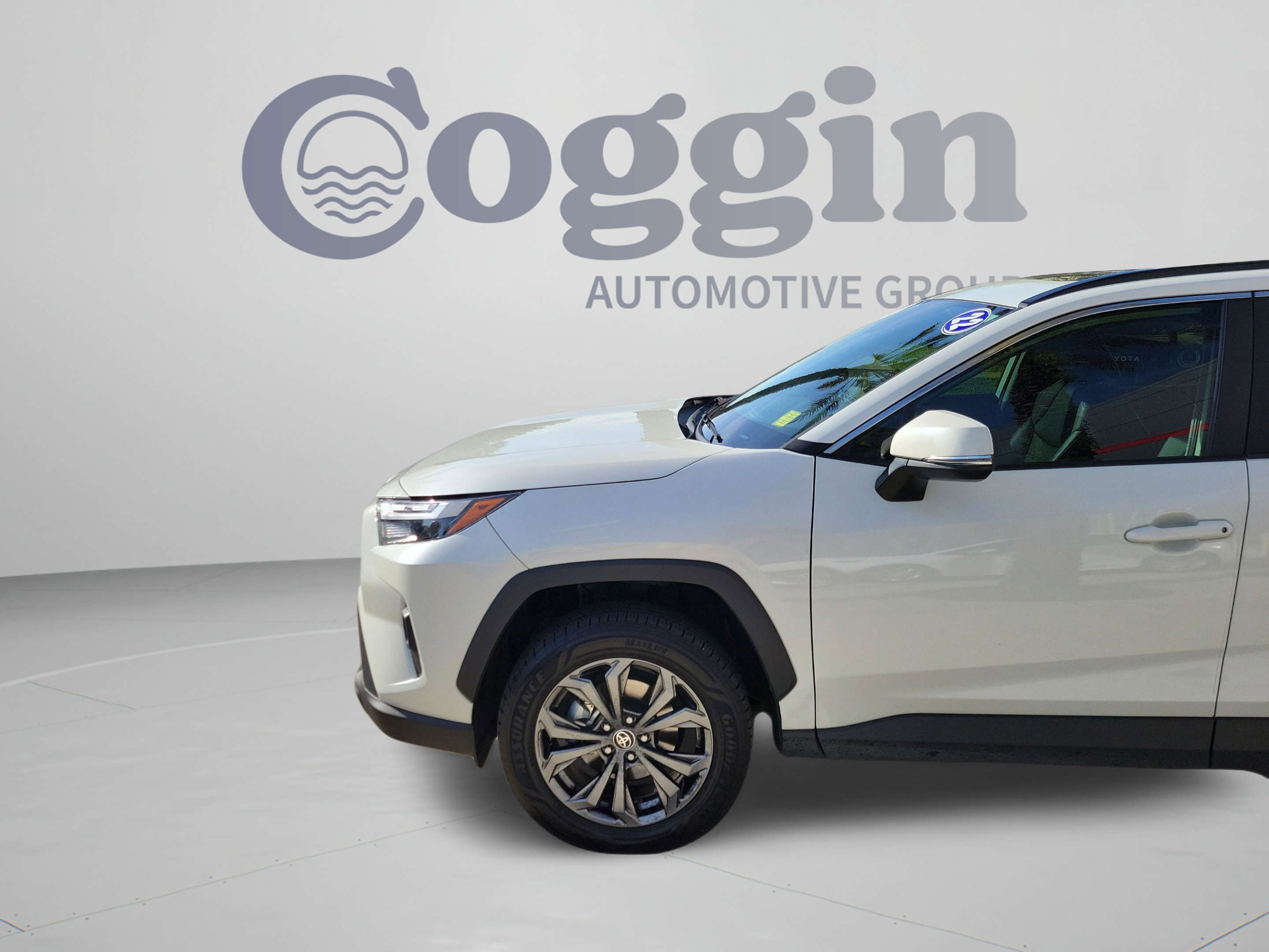 Used 2022 Toyota RAV4 XLE Premium AWD/4WD image 29