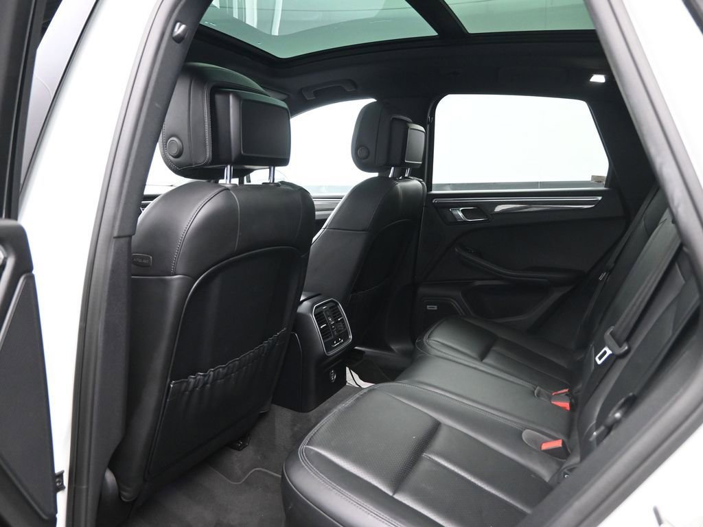 Used 2018 Porsche Macan GTS w/ Premium Package Plus image 24