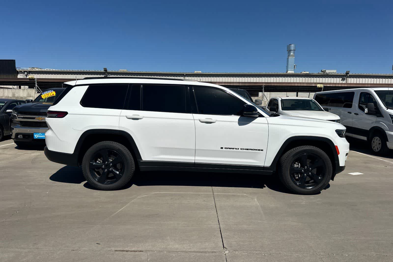 Used 2022 Jeep Grand Cherokee L Laredo RWD image 9