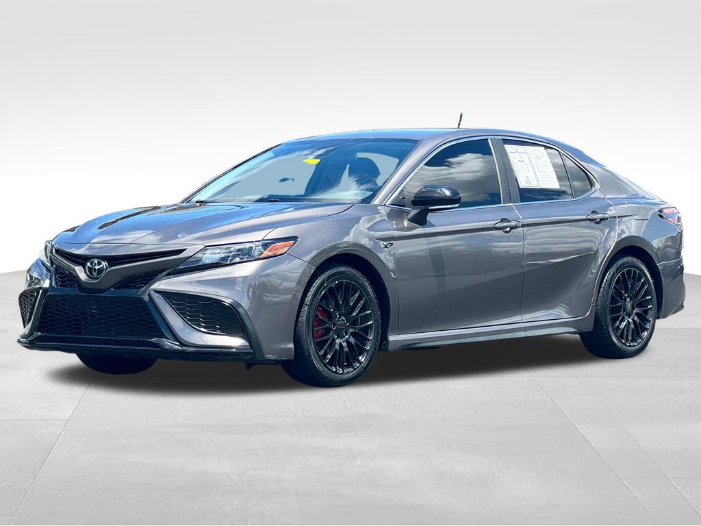 Used 2023 Toyota Camry SE FWD image 3