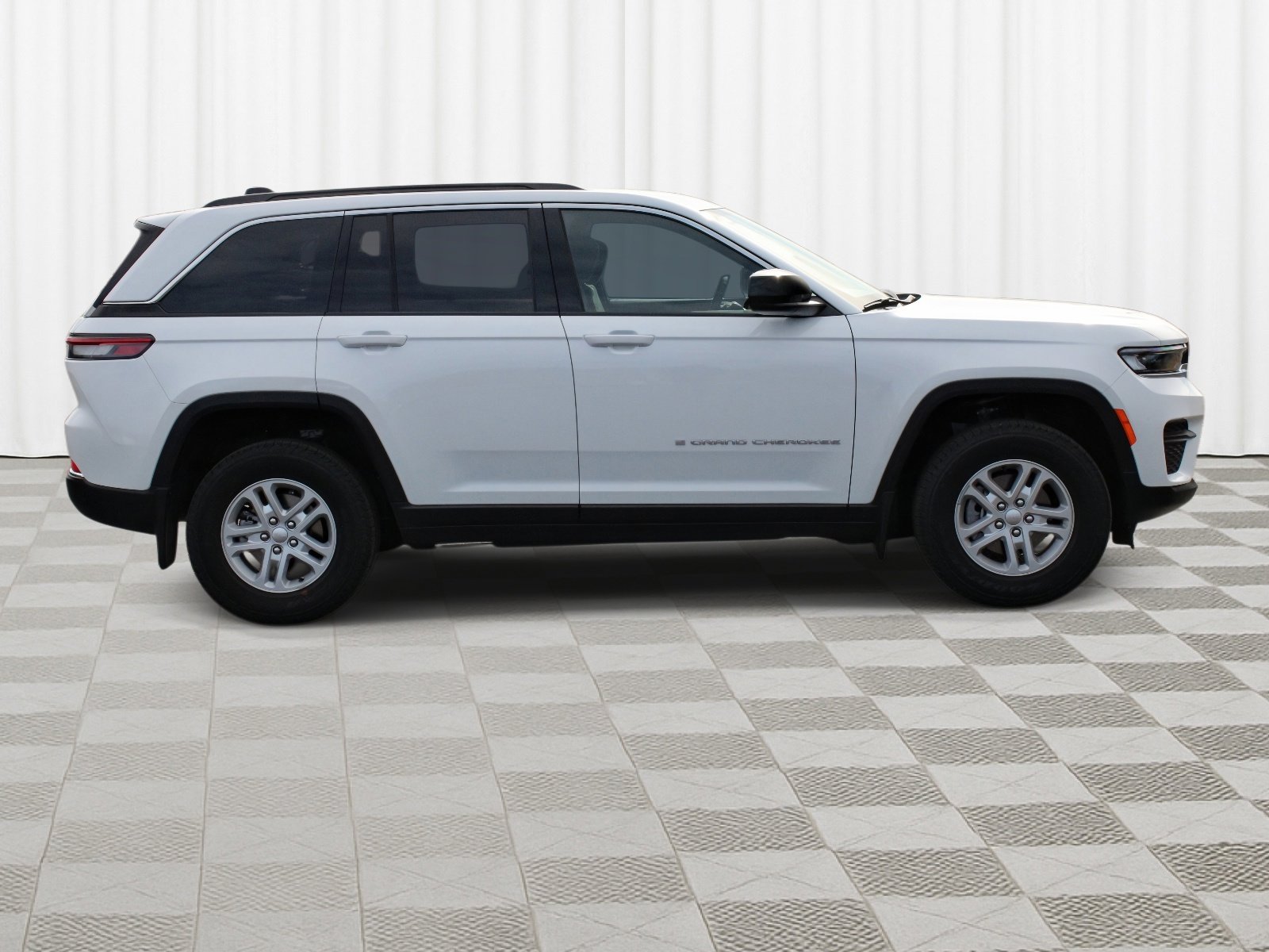 New 2025 Jeep Grand Cherokee Laredo w/ MOPAR Finishing Package image 27
