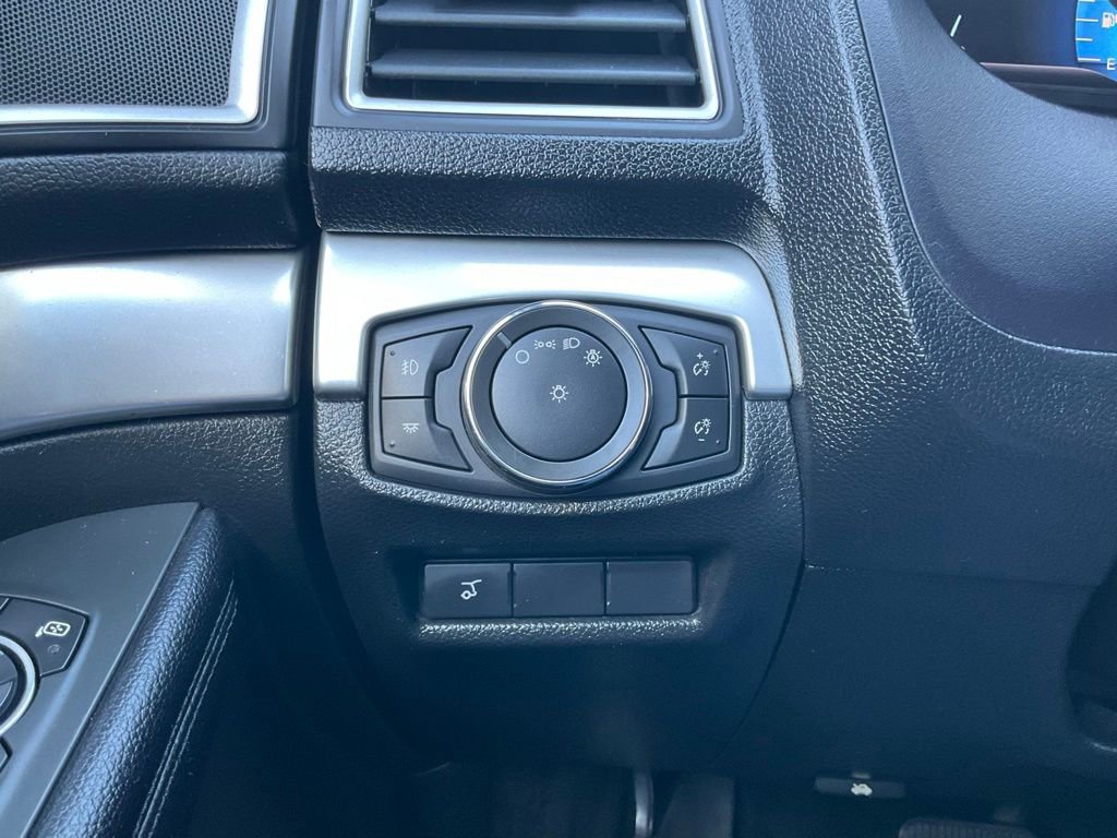 Used 2017 Ford Explorer XLT w/ Equipment Group 202A image 44