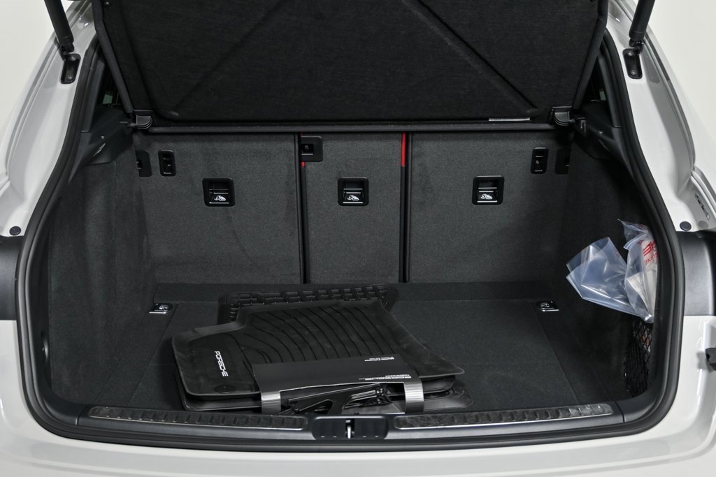 New 2026 Porsche Macan image 30