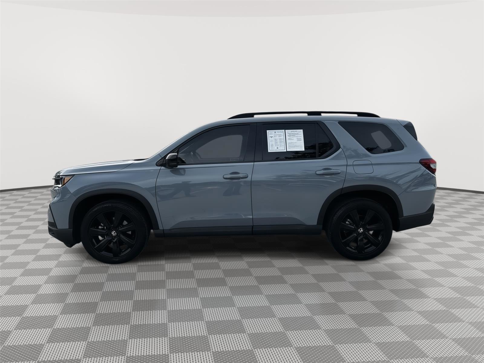 Certified 2025 Honda Pilot Black Edition image 3
