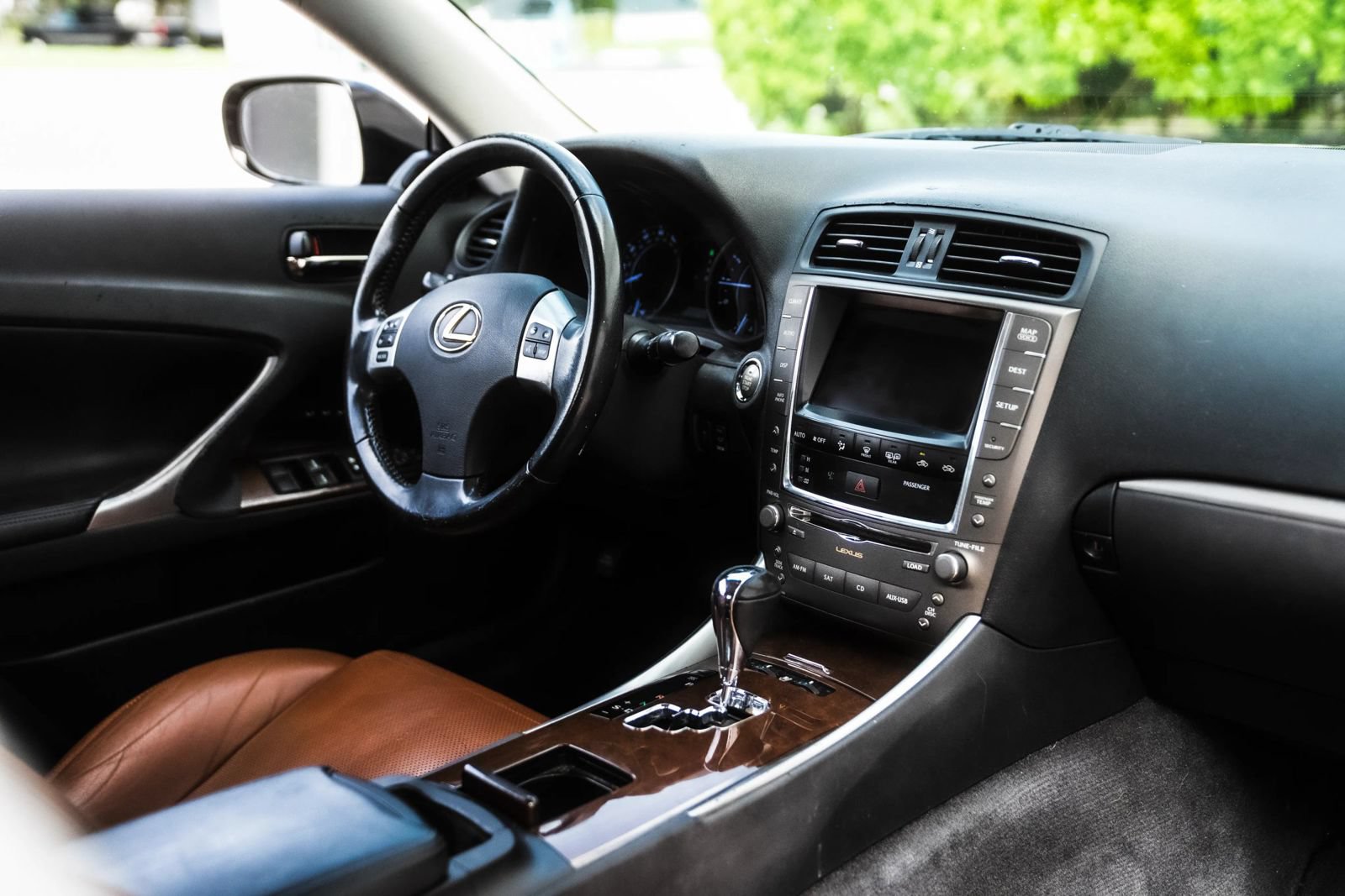 Used 2011 Lexus IS 250C w/ Luxury Pkg RWD image 21