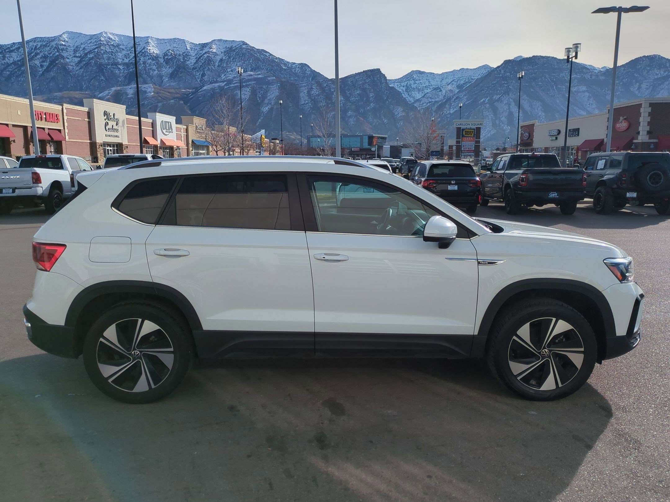 Used 2023 Volkswagen Taos SE image 2