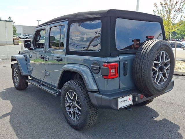 Used 2024 Jeep Wrangler Unlimited Sahara w/ Technology Group AWD/4WD image 4