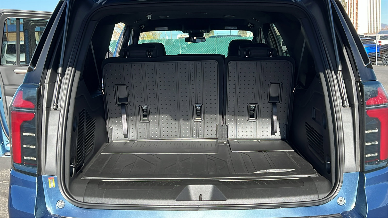 New 2026 Chevrolet Suburban LS image 12