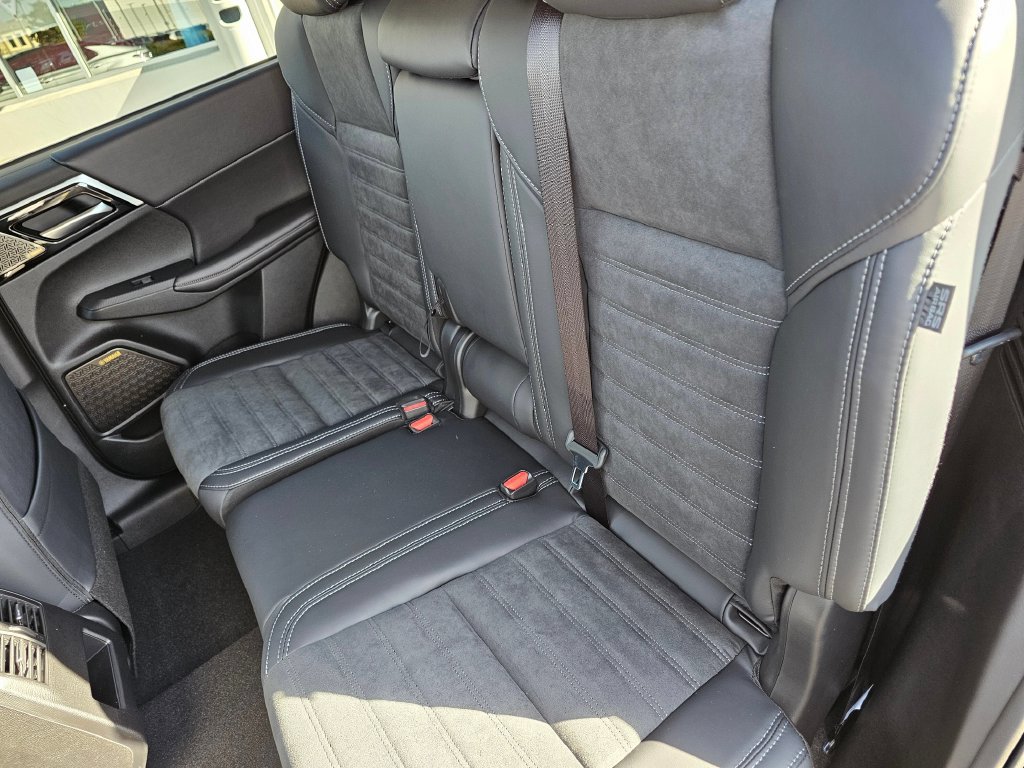 New 2026 Mitsubishi Outlander SE AWD/4WD image 13