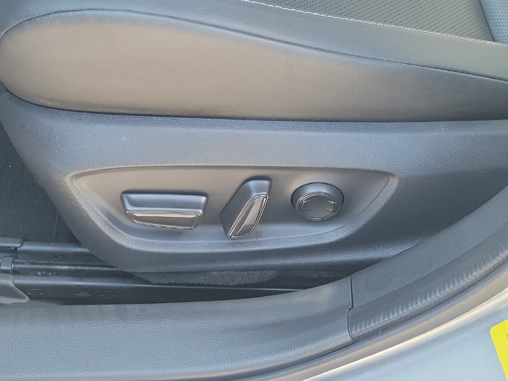Used 2024 Toyota Prius XLE FWD image 16