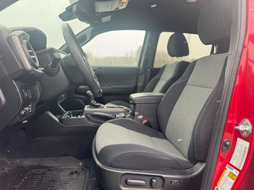 Used 2022 Toyota Tacoma TRD Sport image 13