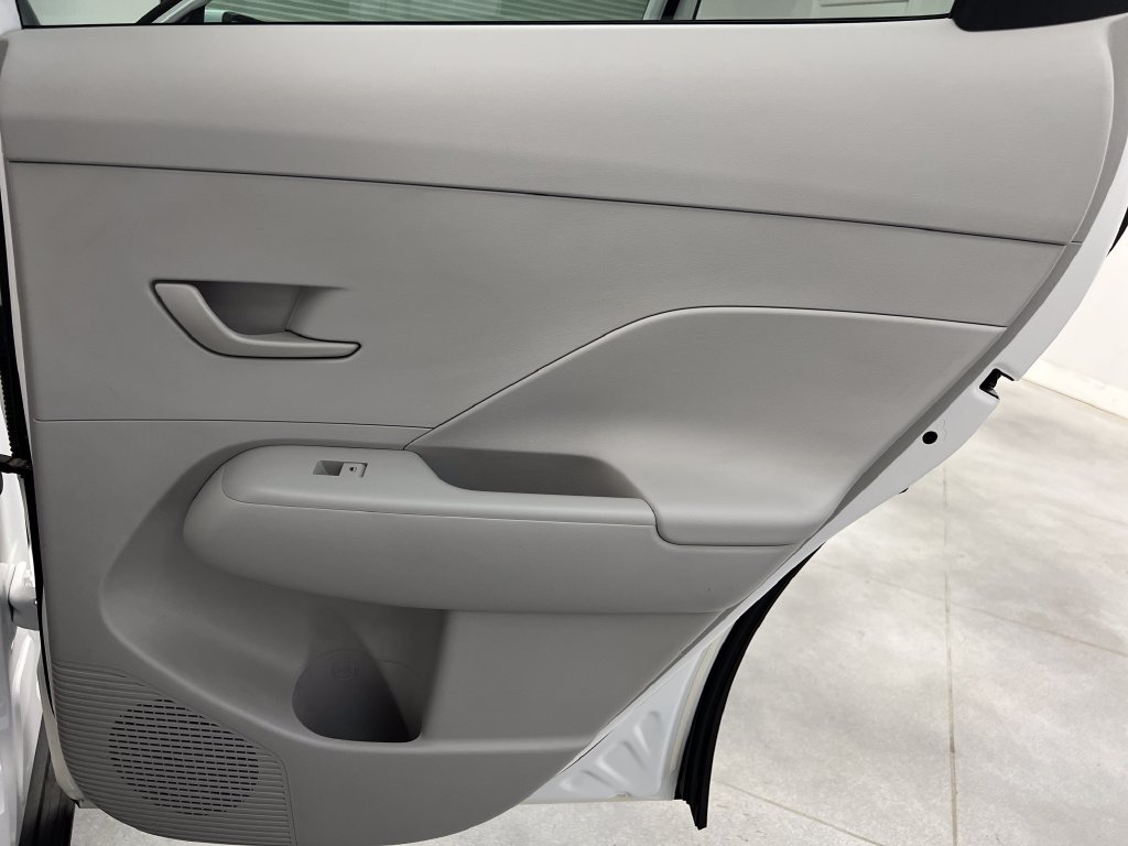 Used 2025 Hyundai Kona SEL FWD image 25