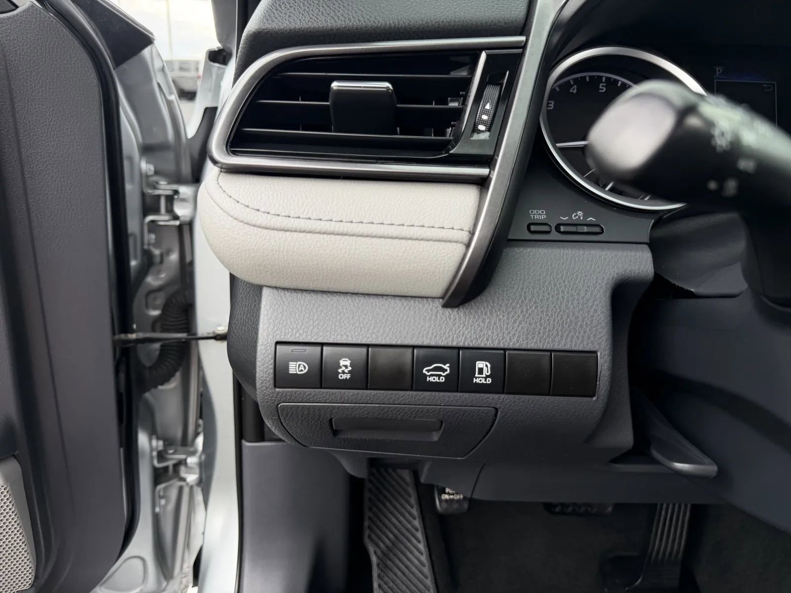 Used 2023 Toyota Camry LE image 25