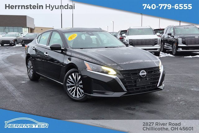 Used 2023 Nissan Altima 2.5 SV image 1