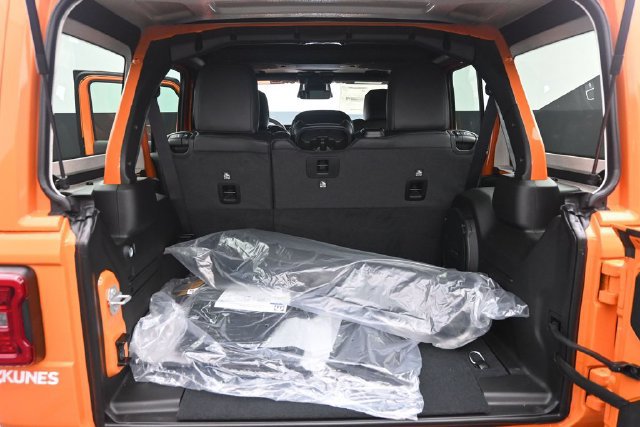 New 2026 Jeep Wrangler Unlimited Sahara AWD/4WD image 32